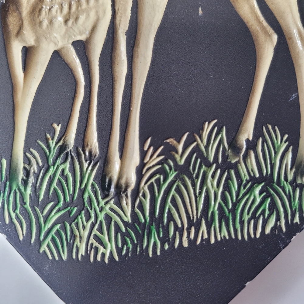 Vintage mid century decorative wall hanging with debossed deer & fawn in grass - Picture 5 of 12